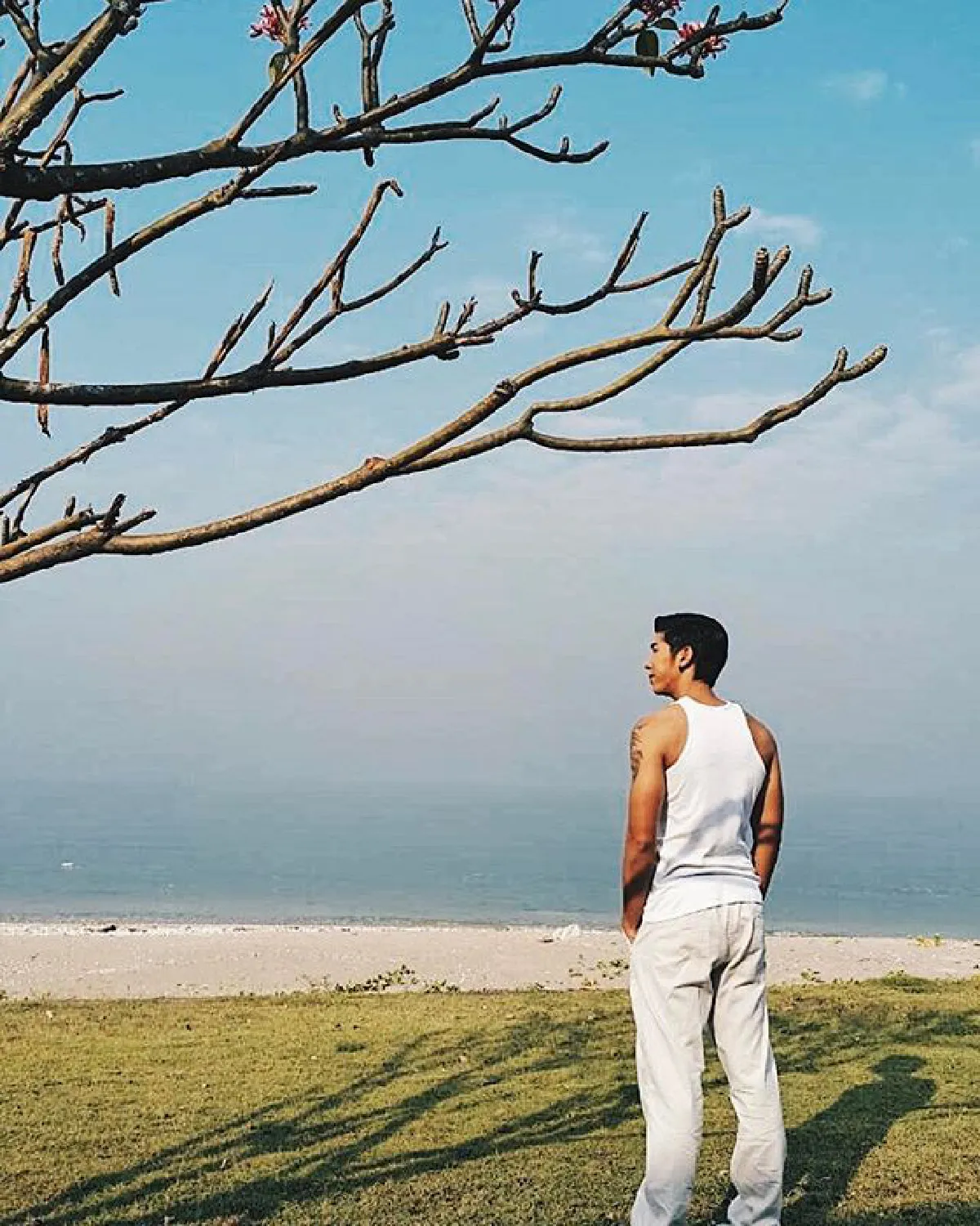 กัญจน์ ภักดีวิจิตร นักปิ้งไก่ในตำนาน อวดหุ่นเฟิร์มล่ำบึ้กในวัย 40 ปี