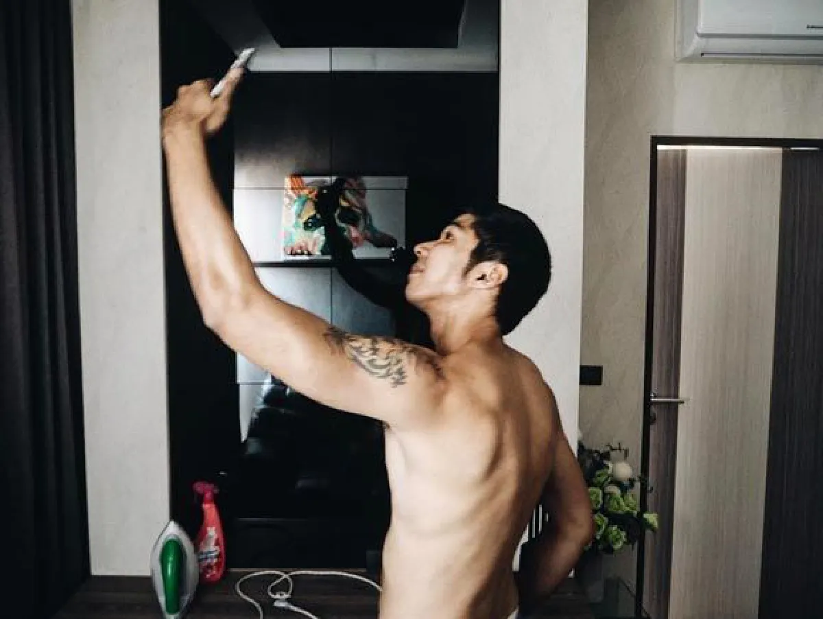 กัญจน์ ภักดีวิจิตร นักปิ้งไก่ในตำนาน อวดหุ่นเฟิร์มล่ำบึ้กในวัย 40 ปี