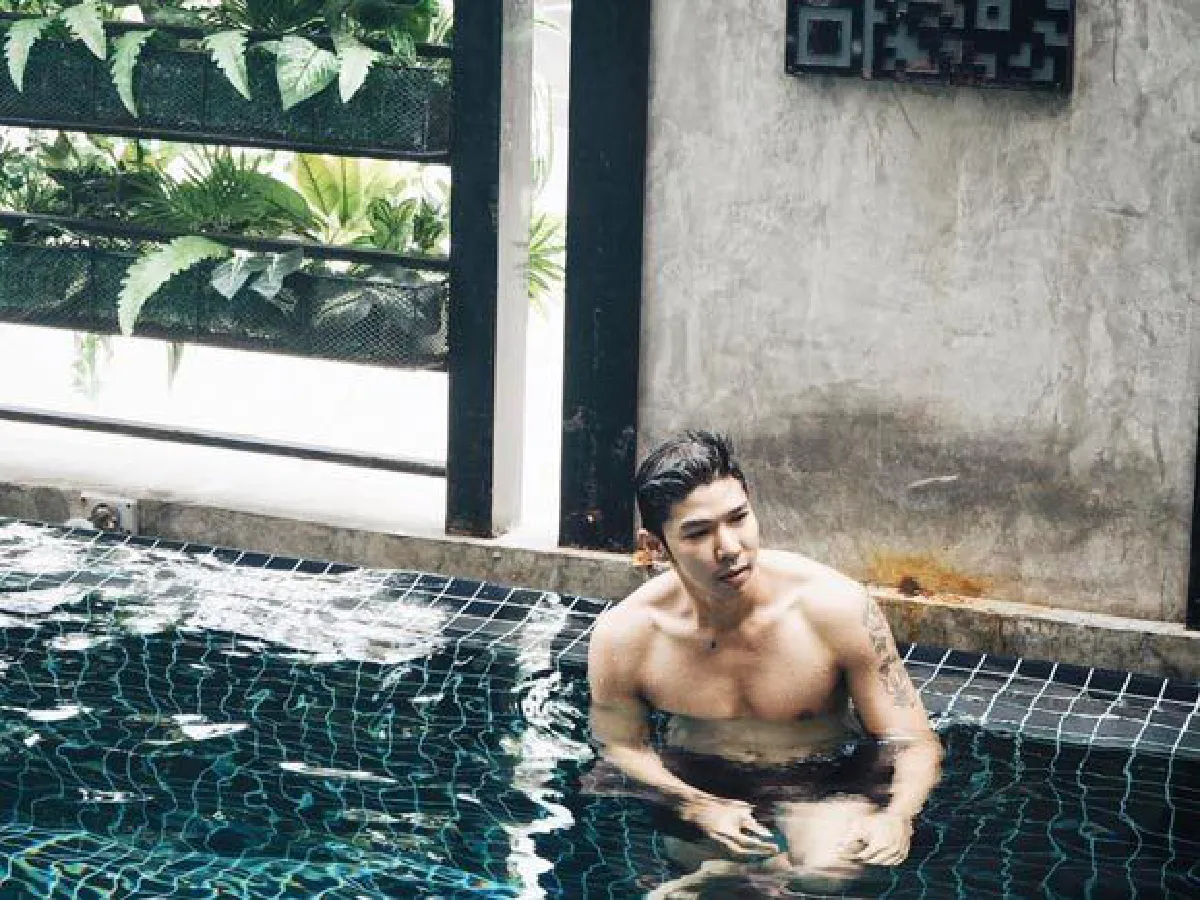 กัญจน์ ภักดีวิจิตร นักปิ้งไก่ในตำนาน อวดหุ่นเฟิร์มล่ำบึ้กในวัย 40 ปี