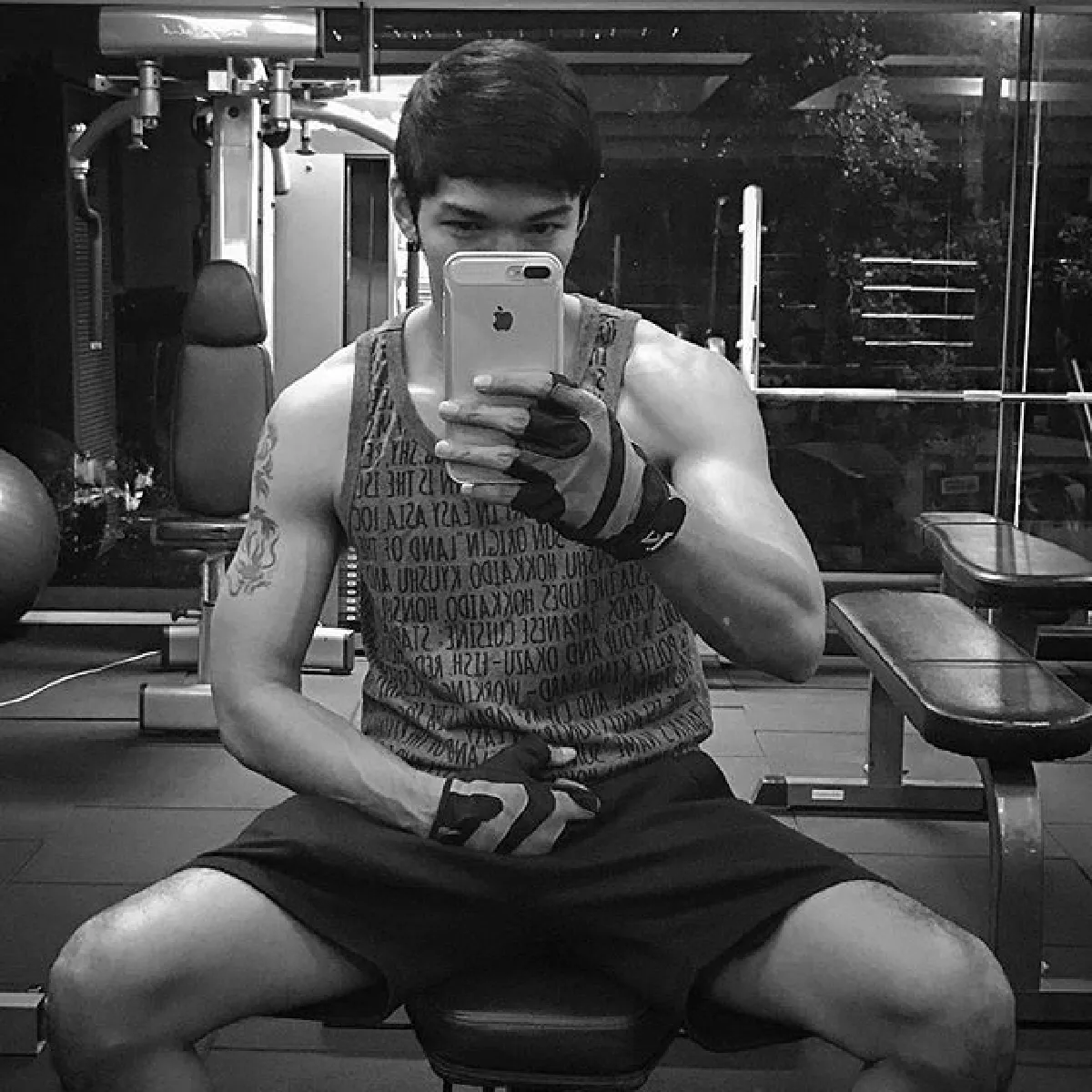 กัญจน์ ภักดีวิจิตร นักปิ้งไก่ในตำนาน อวดหุ่นเฟิร์มล่ำบึ้กในวัย 40 ปี