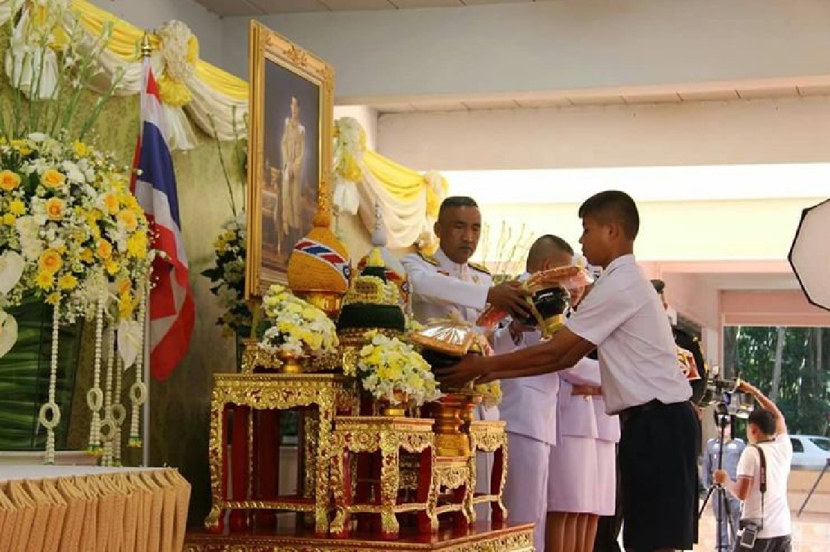 ร.10พระราชทานผ้าไตรบรรพชาสามเณรเฉลิมพระเกียรติ ร.10พระราชทานผ้าไตรบรรพชาสามเณรเฉลิมพระเกียรติ