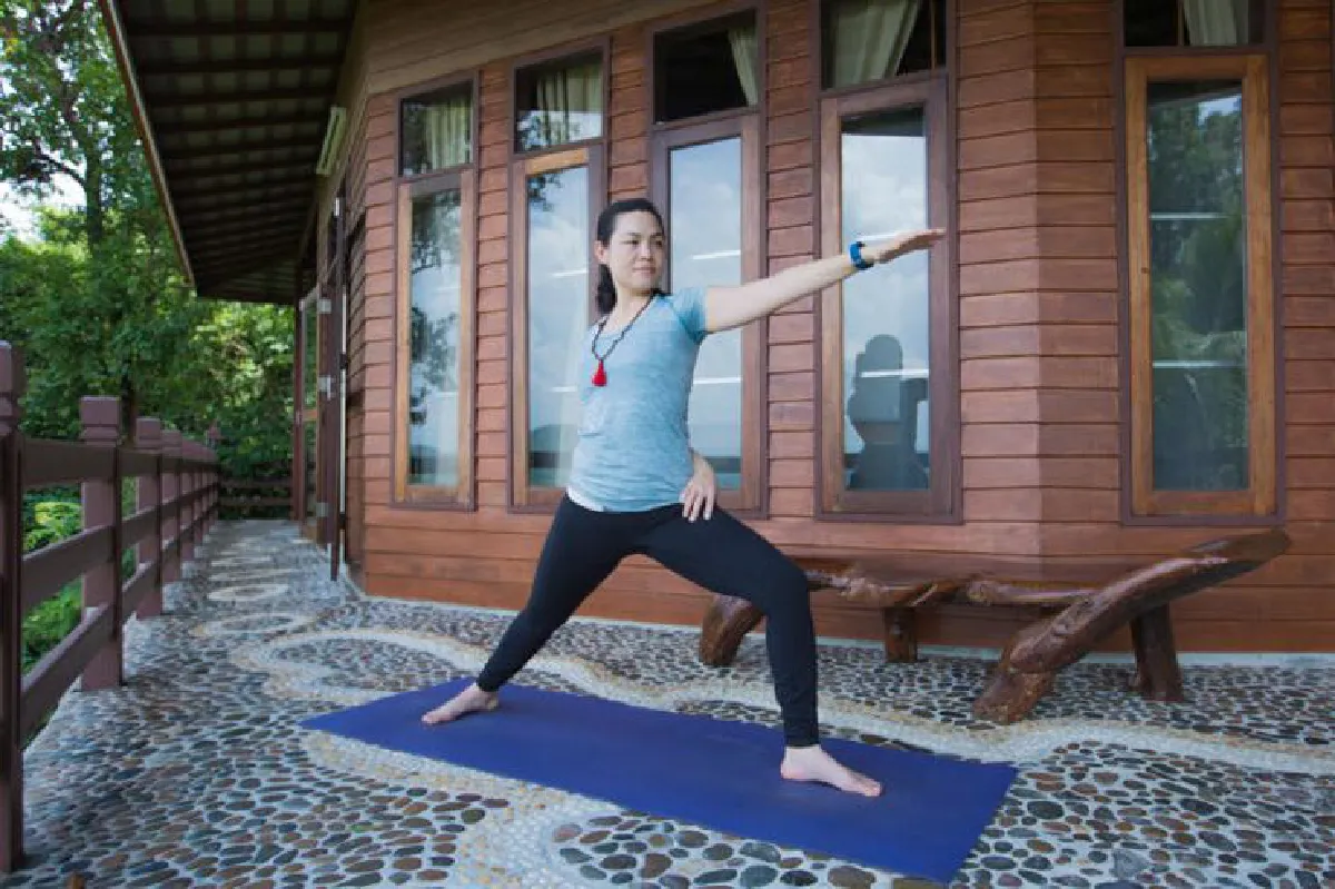 Badha Uru Parsvakonasana (Extended Side Angle Pose Variation)