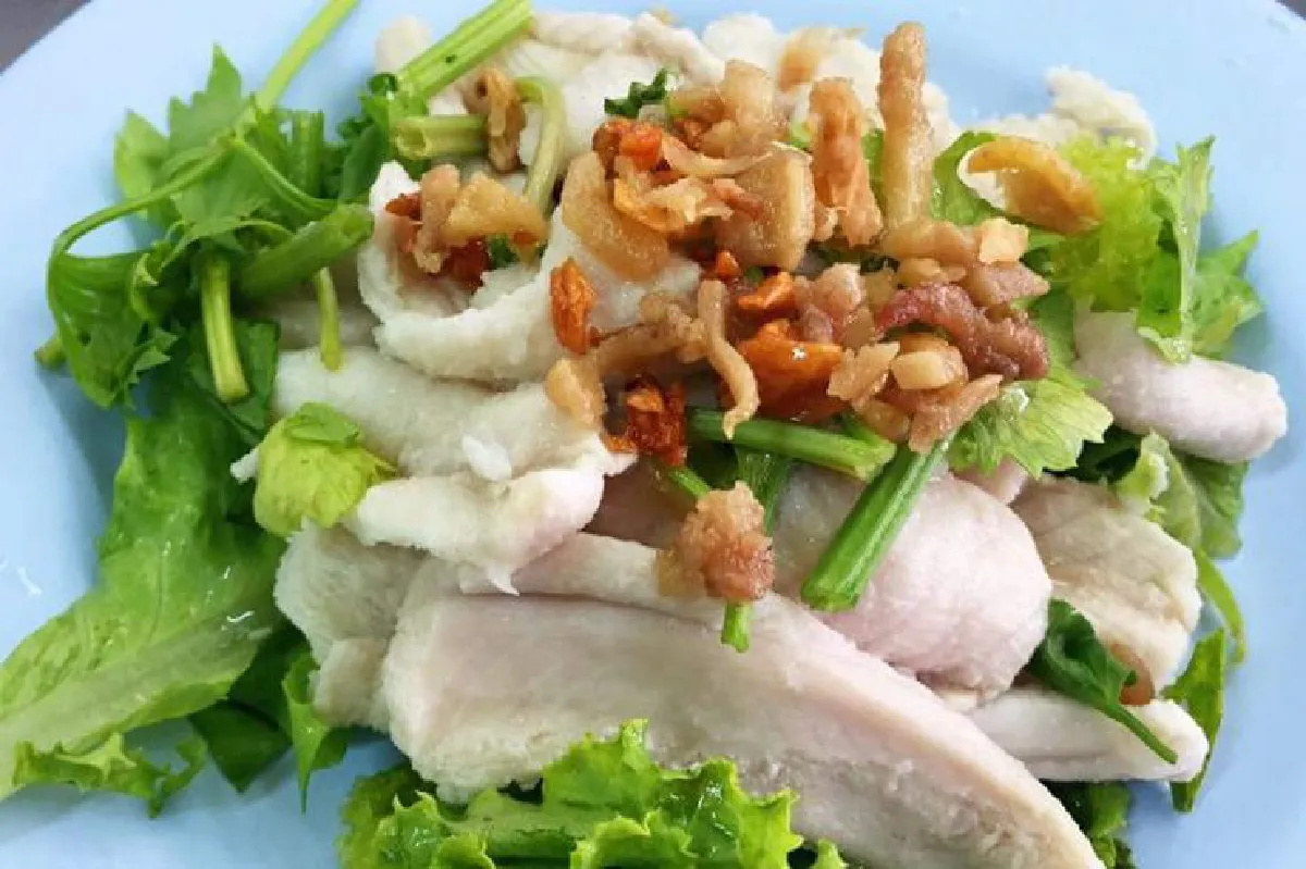 ก๋วยเตี๋ยว ‘ต้มยำปลา’ แฮปปี้แลนด์