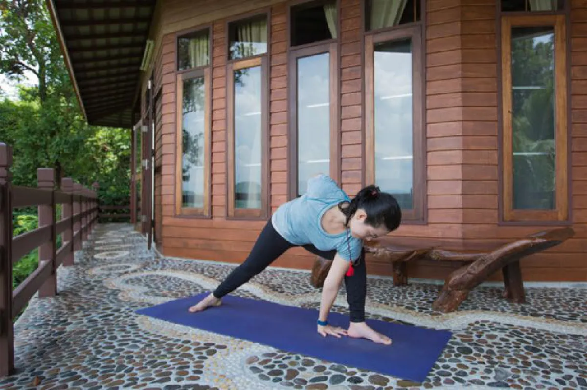 Badha Uru Parsvakonasana (Extended Side Angle Pose Variation)