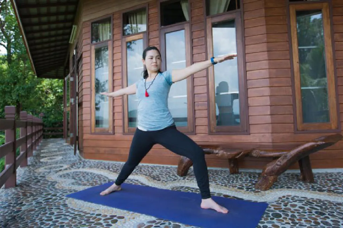 Badha Uru Parsvakonasana (Extended Side Angle Pose Variation)