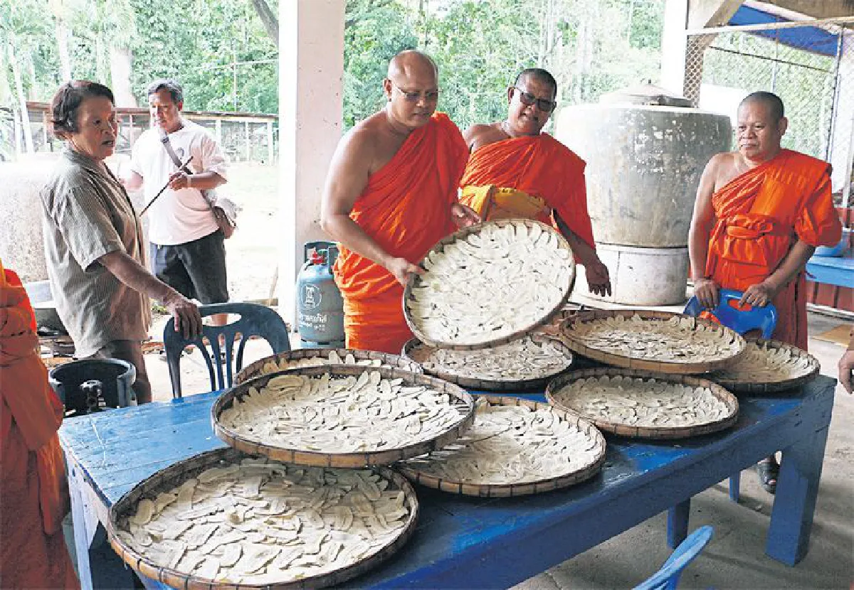 ‘คุณพระช่วยกล้วยทอด’ ของแท้ แห่งเดียวที่พิจิตร