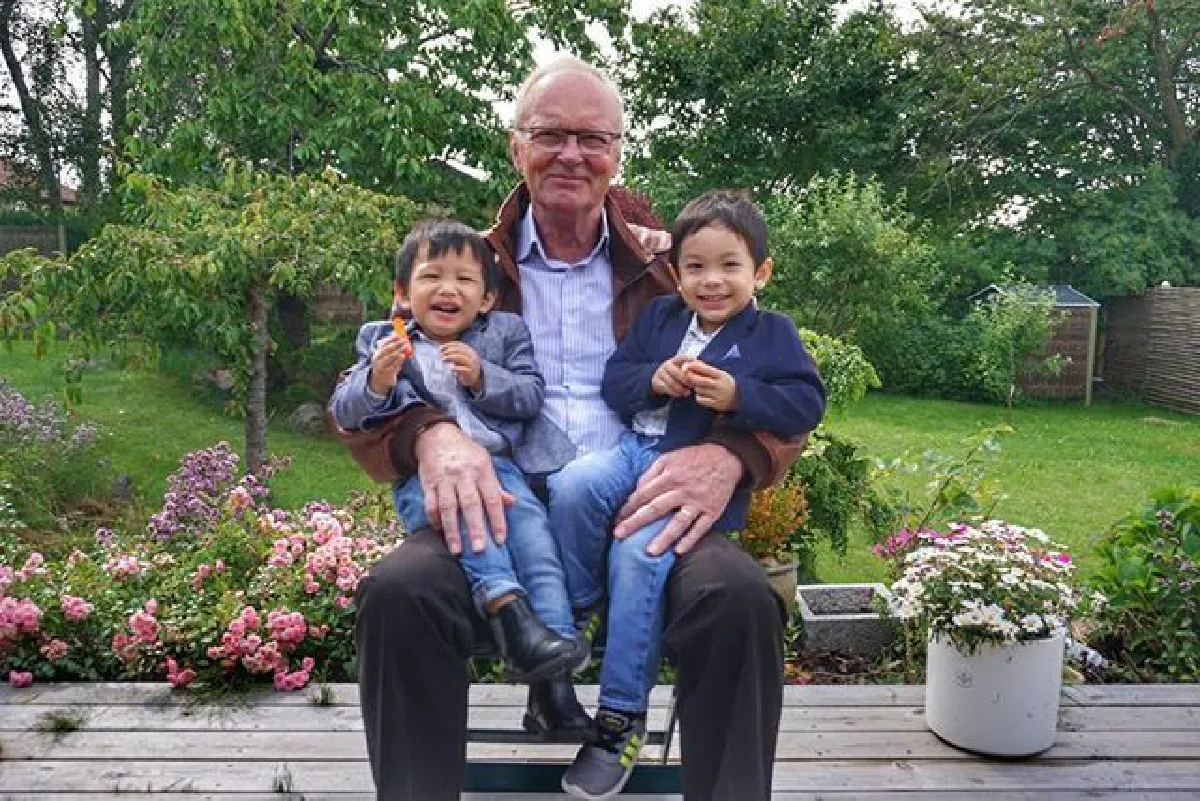 ภาพน่ารัก แพนเตอร์-พูม่า บินไปเยี่ยมคุณปู่-คุณย่าที่เดนมาร์ก