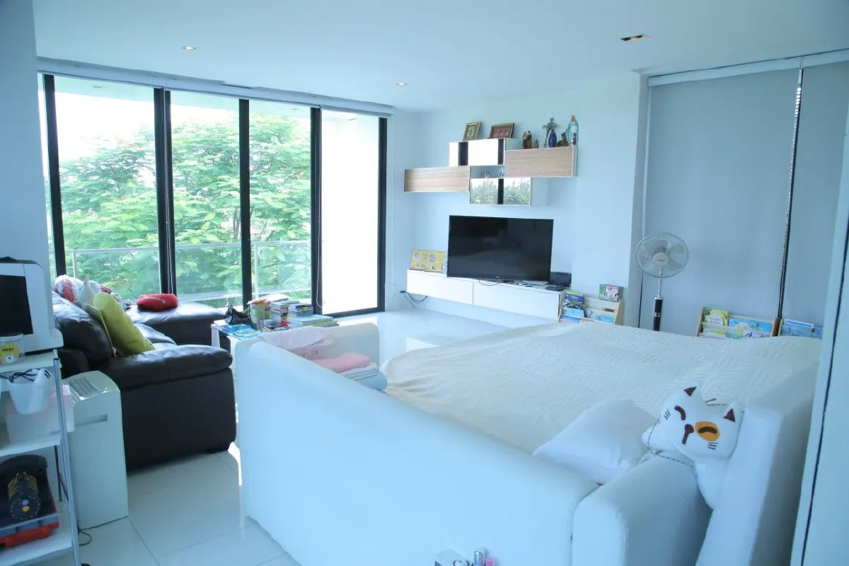 เปิดบ้านหรู นิหน่า-แบงค์ โชว์ของสะสมทีมลิเวอร์พูล