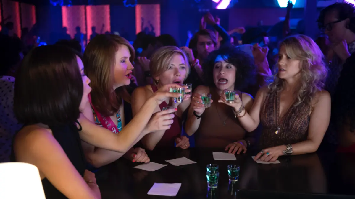 สการ์เล็ตต์ นำทีมซ่าคอมเมดี้เรทอาร์แสนท้าทายใน "Rough Night"