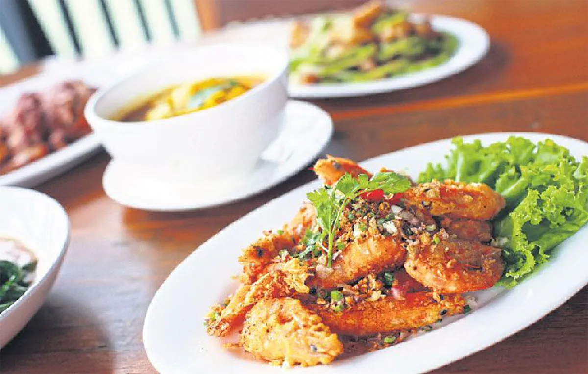 แสนยอด ซีฟู้ด บรรยากาศสุดชิล อาหารอร่อย