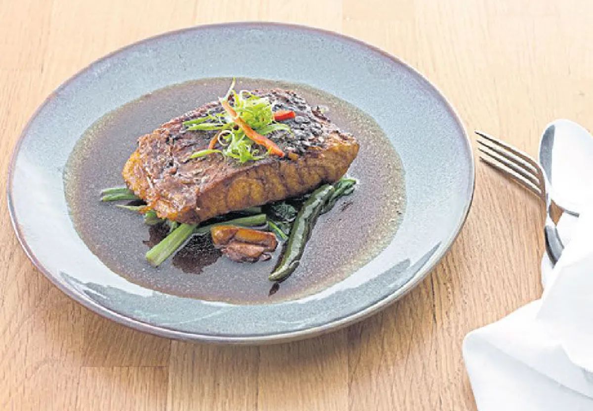 ทไวไลท์ สกาย & ซี บาร์ พลัส ดื่มด่ำบรรยากาศชิลๆ ชมวิวทะเล