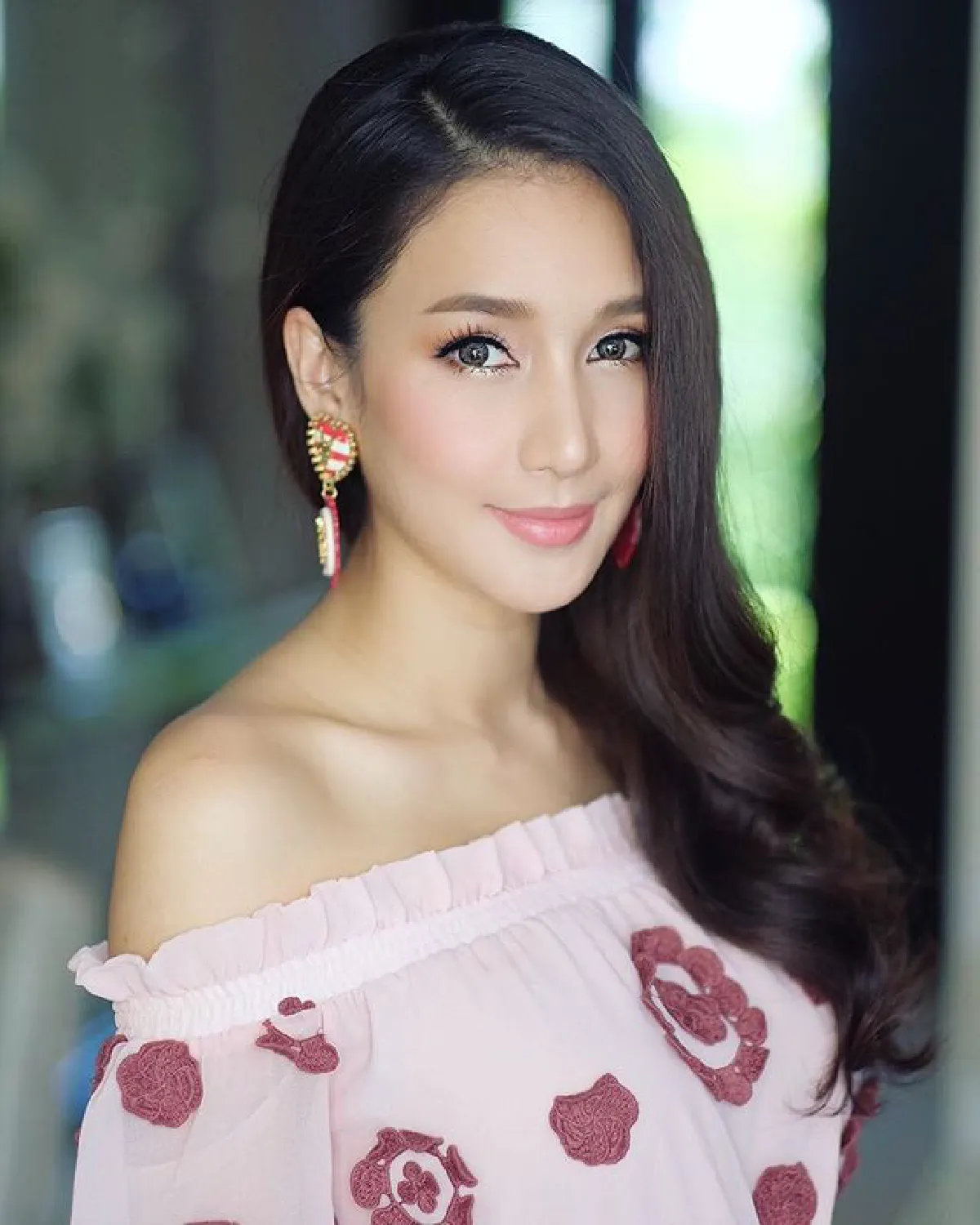 ว่าที่คุณแม่คนสวย เนย โชติกา นุ่งบิกินี่อวดท้องโตริมทะเล