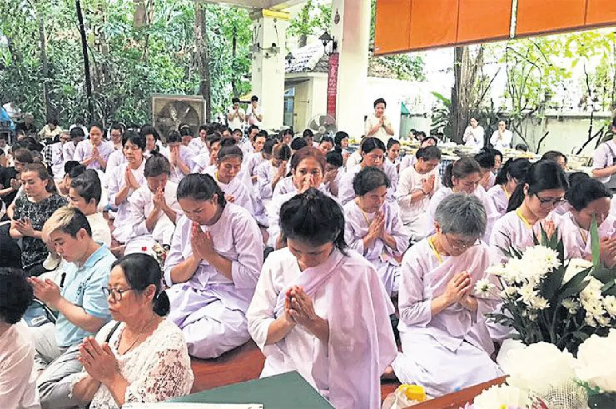 ศาลาพระราชศรัทธา สุขร่ำเย็นใจในสวนธรรม