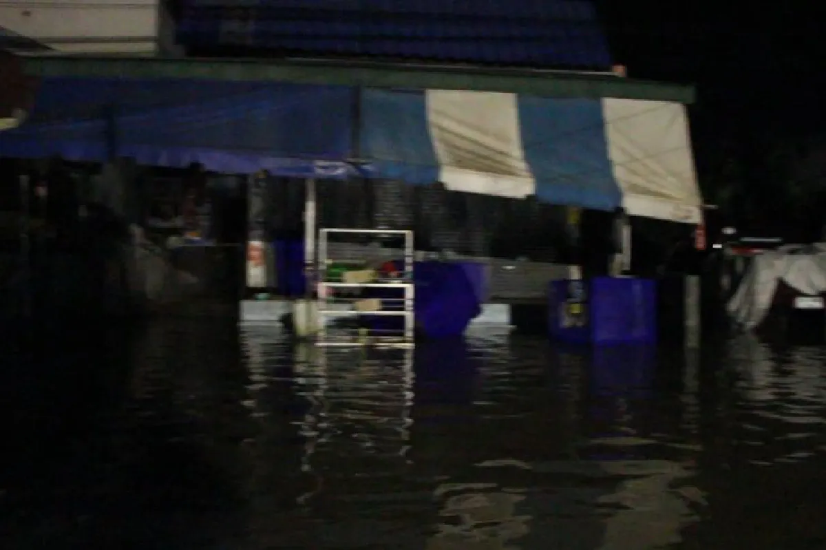 กาฬสินธุ์น้ำท่วมลดเล็กน้อยยังไหลเชี่ยวกราก