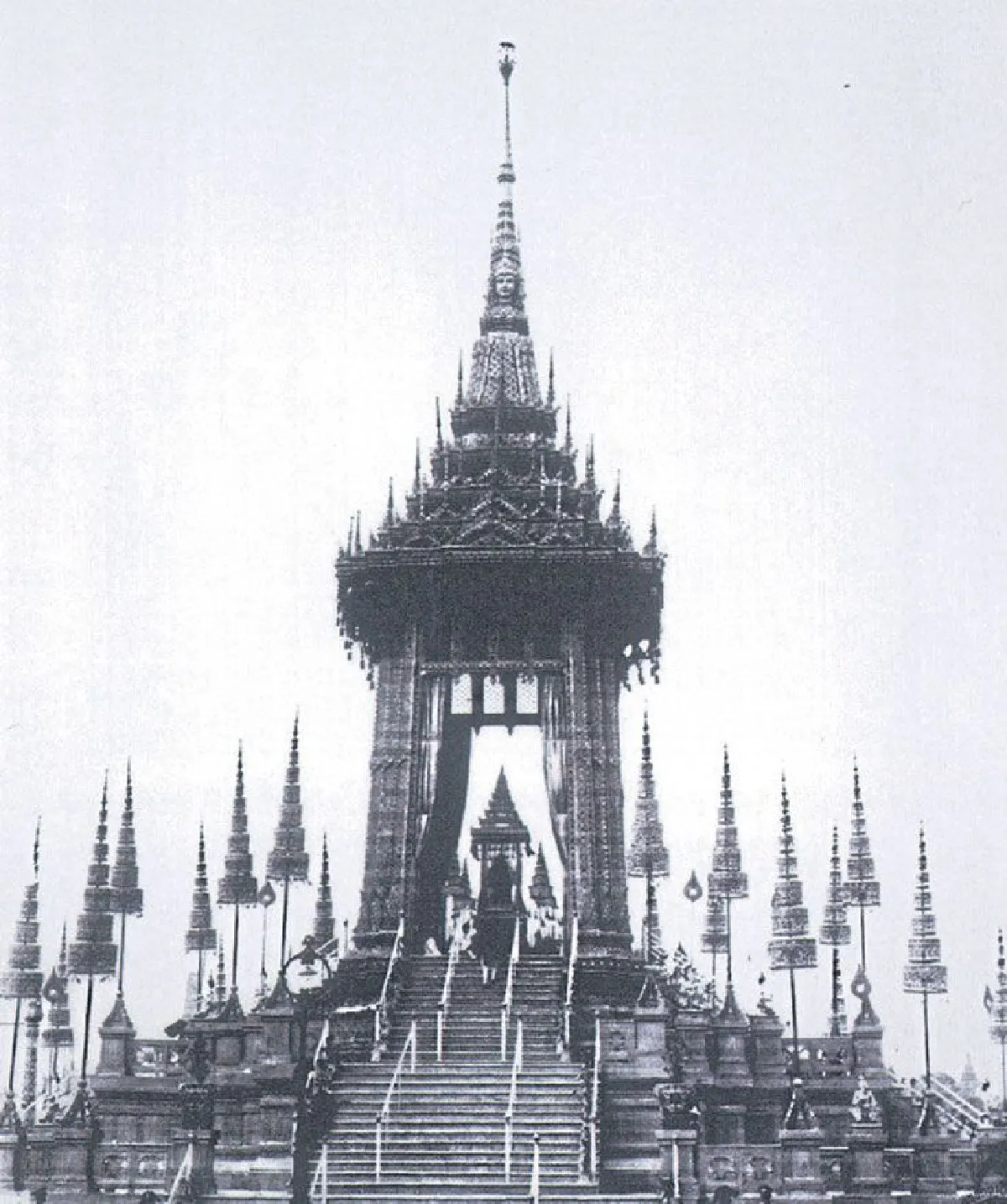 พระเมรุมาศรัชกาลที่ 9 สร้างตามแบบโบราณราชประเพณี