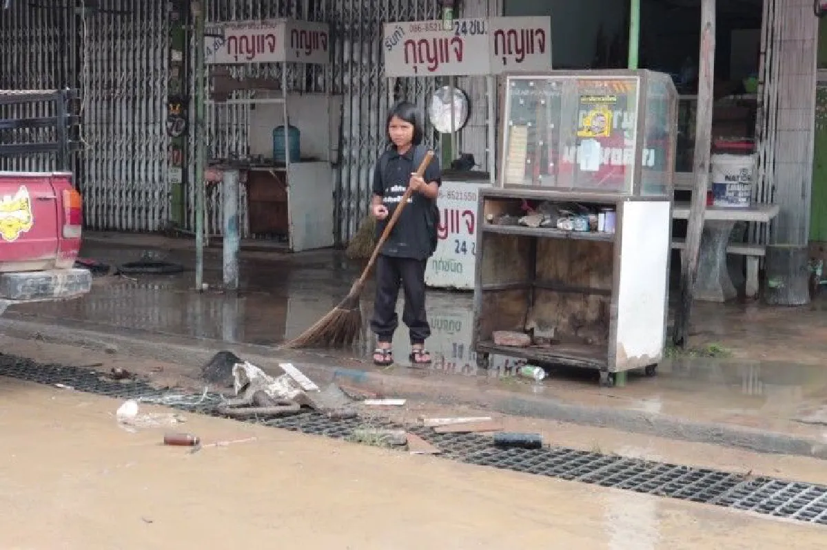 "กาฬสินธุ์"ระดับน้ำในเขตเทศบาลเริ่มลดลงแล้ว