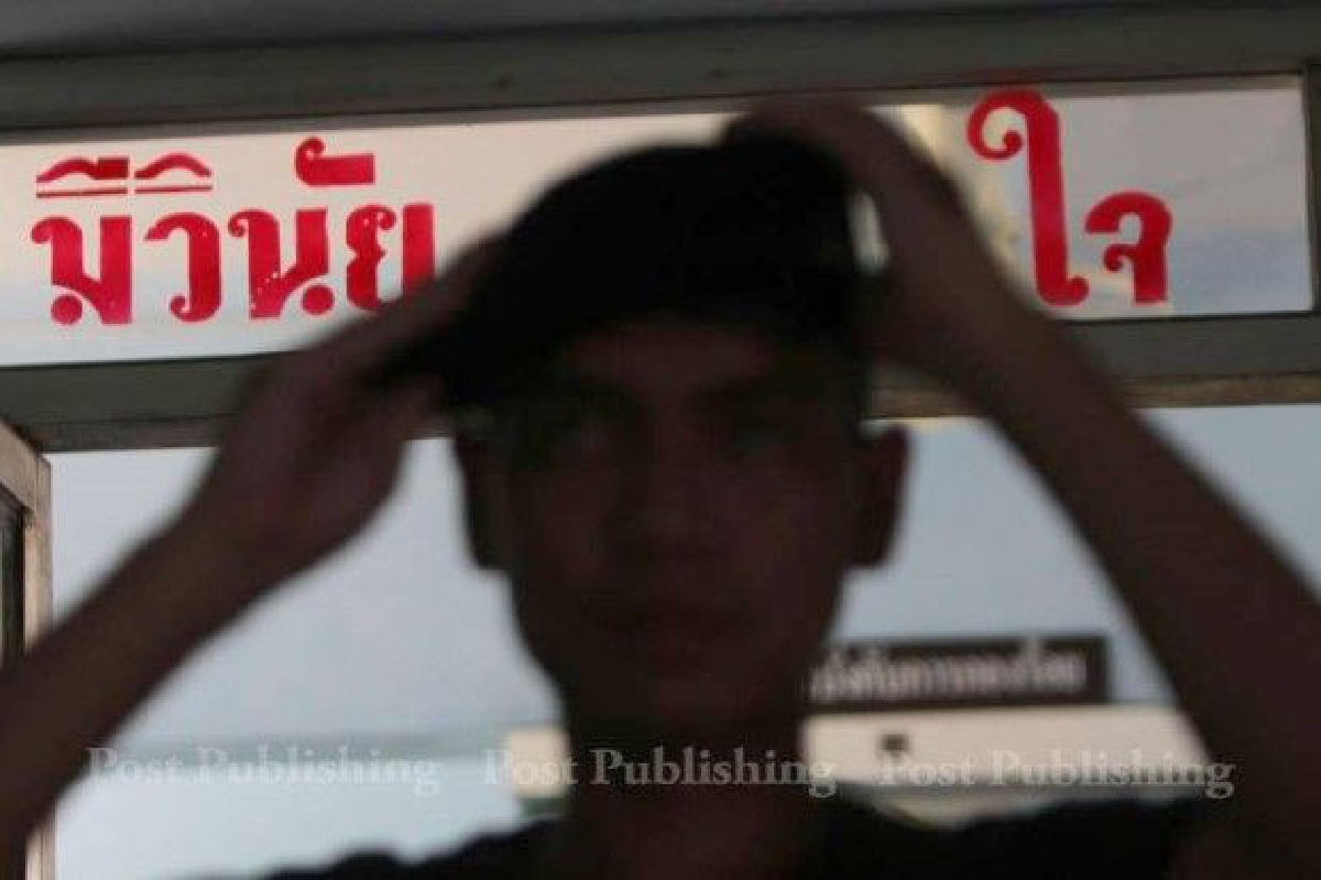 "รบกับหญ้าฆ่ากับมด" พลทหารบริการ...ใบแดงนี้เพื่อนาย? "รบกับหญ้าฆ่ากับมด" พลทหารบริการ...ใบแดงนี้เพื่อนาย?