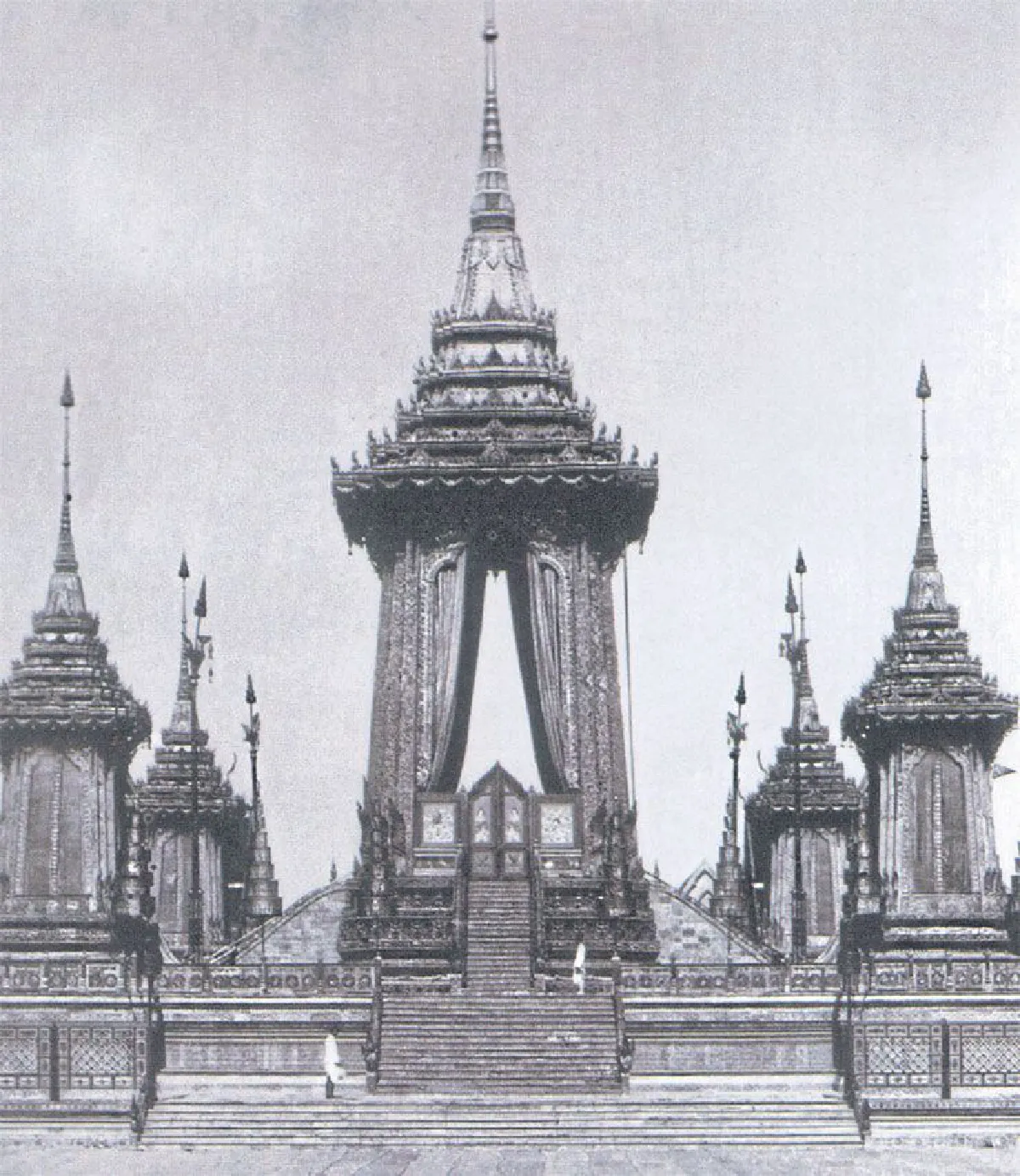 พระเมรุมาศรัชกาลที่ 9 สร้างตามแบบโบราณราชประเพณี