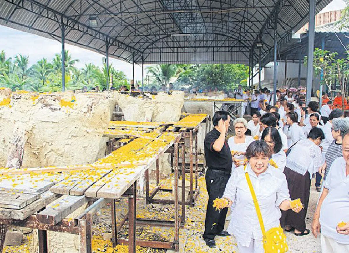 วัดกลางบางพระ สร้างหลวงพ่อสมหวังส่งไปอินเดีย