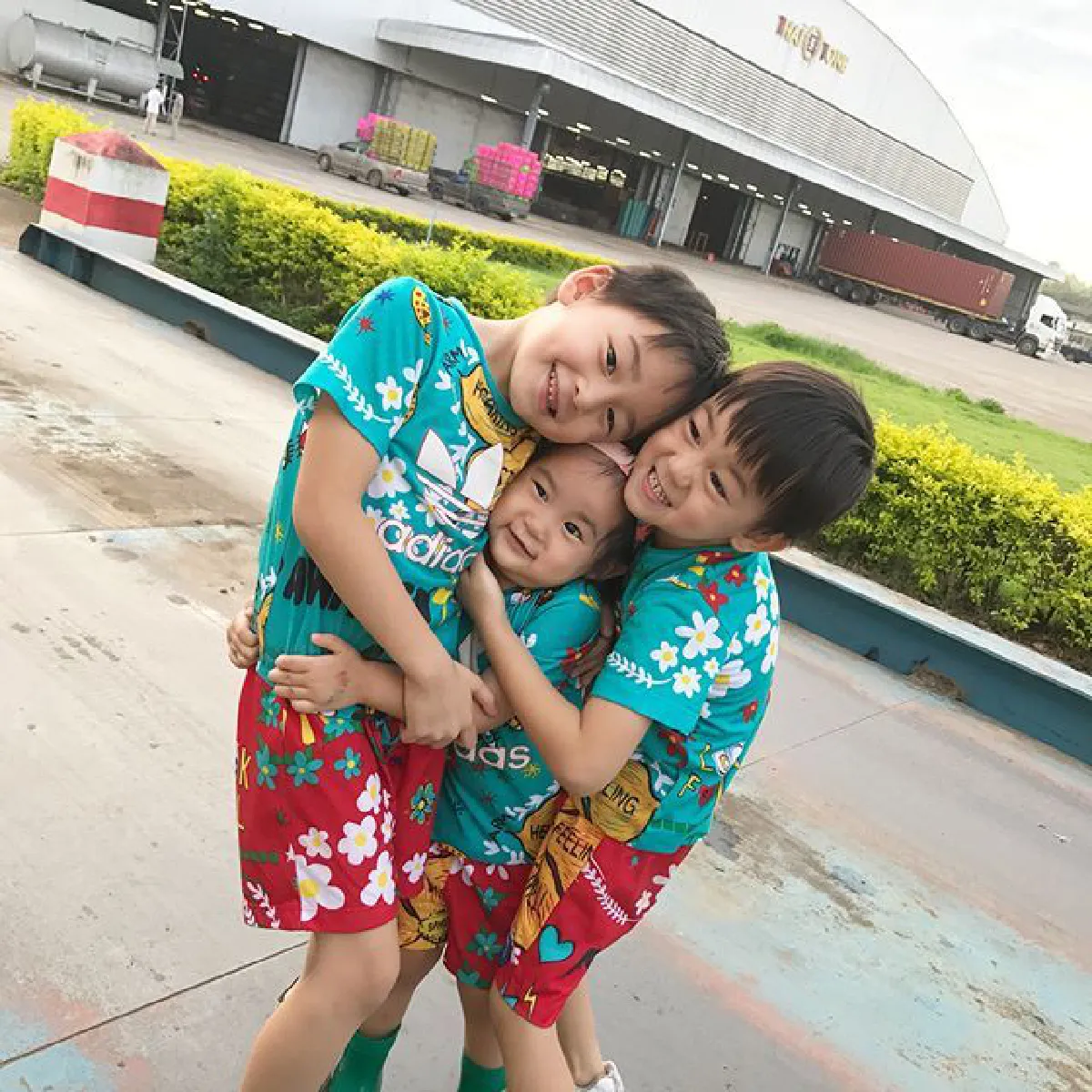 พลอย ชิดจันทร์ พาลูกๆทัวร์สวนเก็บลำไย เรียนรู้ธุรกิจครอบครัว