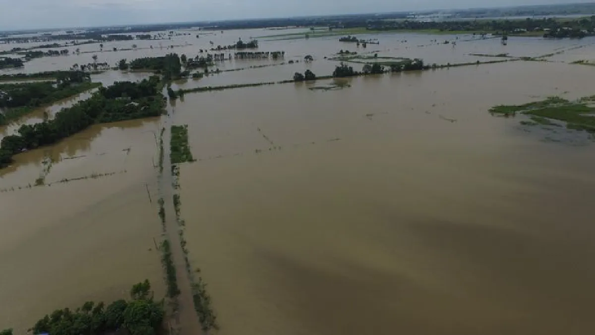 ชาวนาฮึดสู้!ทำคันดินป้องกันน้ำท่วมข้าวออกรวง