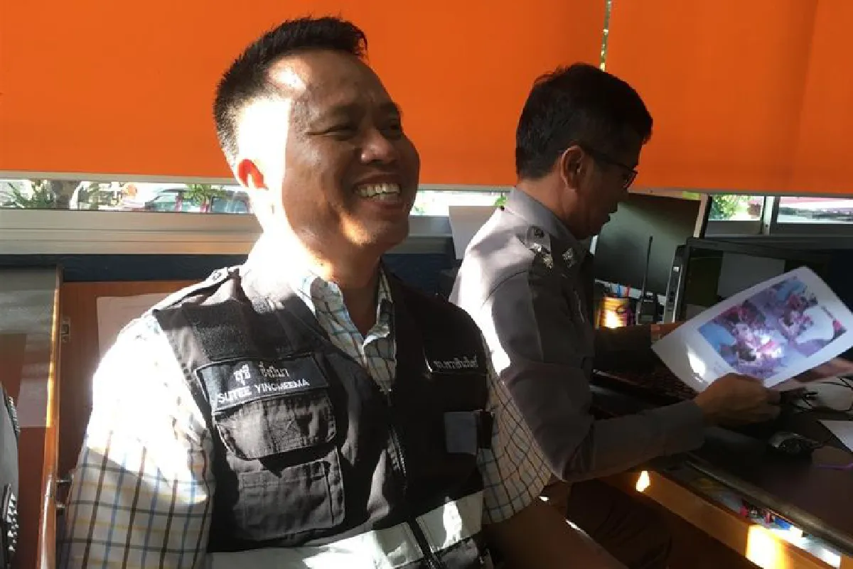 ชมคลิปดาบตำรวจกล่อมชายคลั่งแก้ผ้าจะฆ่าตัวตาย