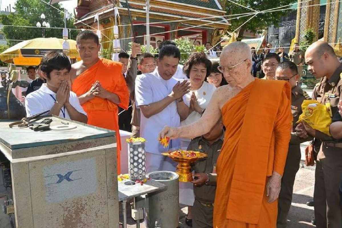 พระสังฆราชประทานตราประจำพระองค์สร้างวัตถุมงคล พระสังฆราชประทานตราประจำพระองค์สร้างวัตถุมงคล