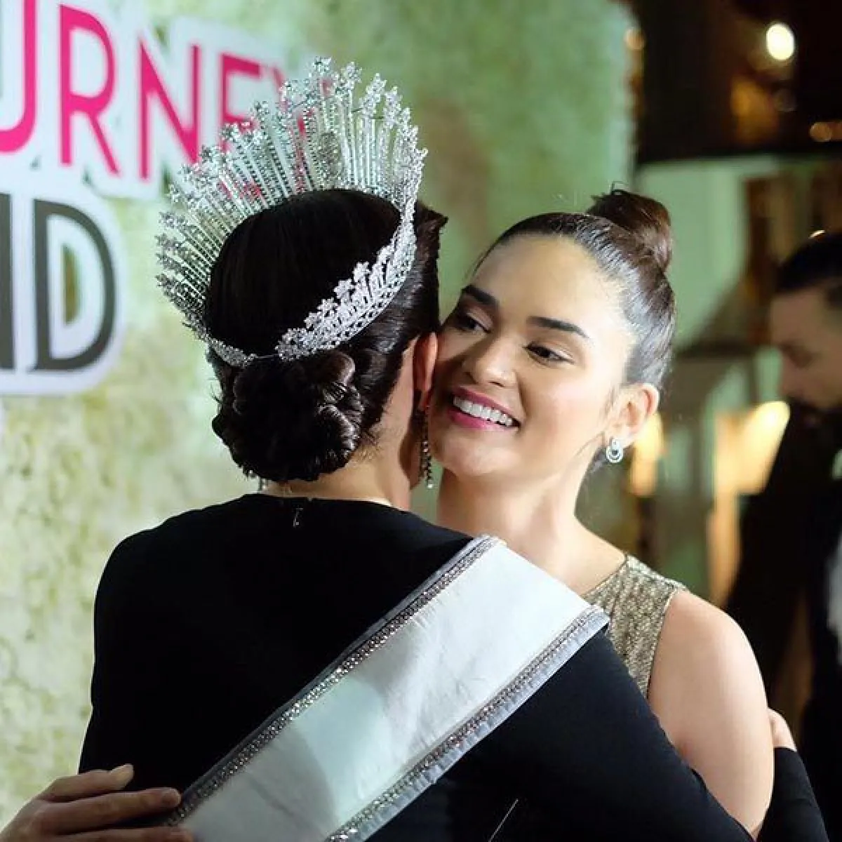 มารีญา ร่วมเฟรม ปิอา มิสยูนิเวิร์ส ประชันความสวยสมตำแหน่ง