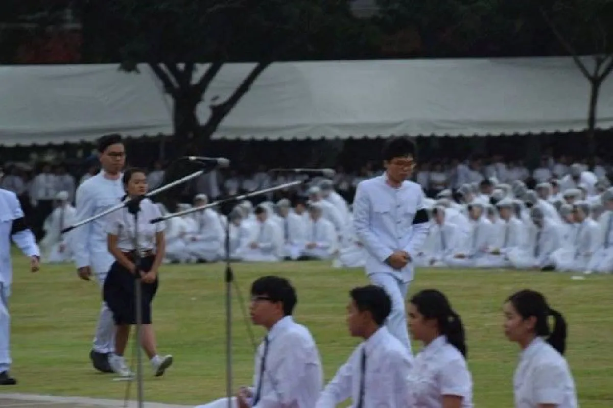 "เนติวิทย์" เผยเพื่อนถูกอาจารย์ล็อคคอกลางพิธีถวายสัตย์ปฏิญญาณ