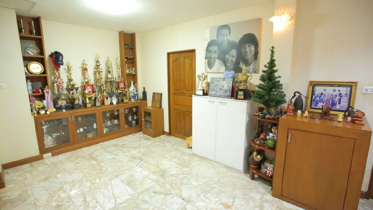 เปิดบ้าน! ปิยะพงษ์ ผิวอ่อน ตำนานเพชฌฆาตหน้าหยก ทีมชาติไทย