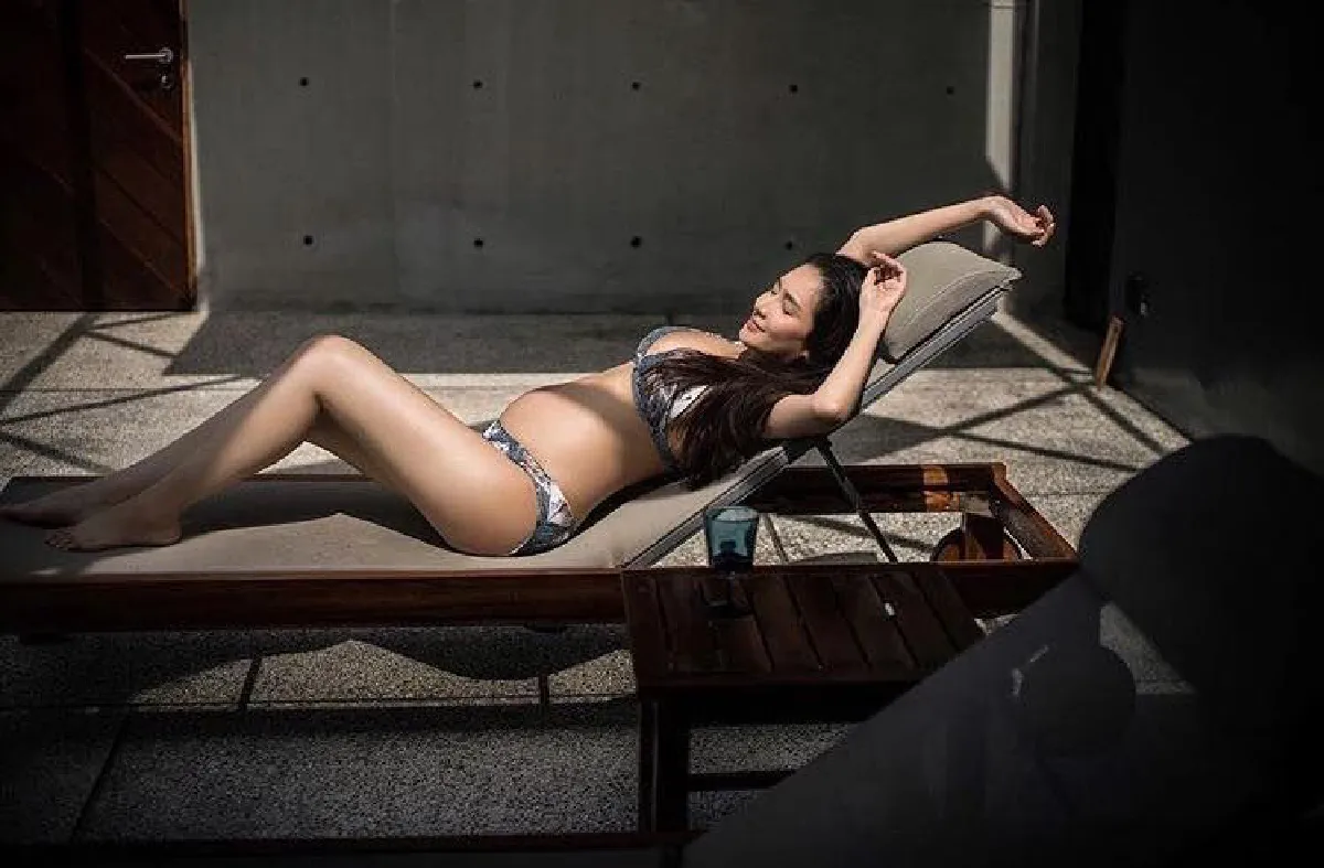 เป๊ะปังได้อีก! เนย โชติกา อวดท้องโตในชุดบิกินี่เซ็กซี่สุดพลัง