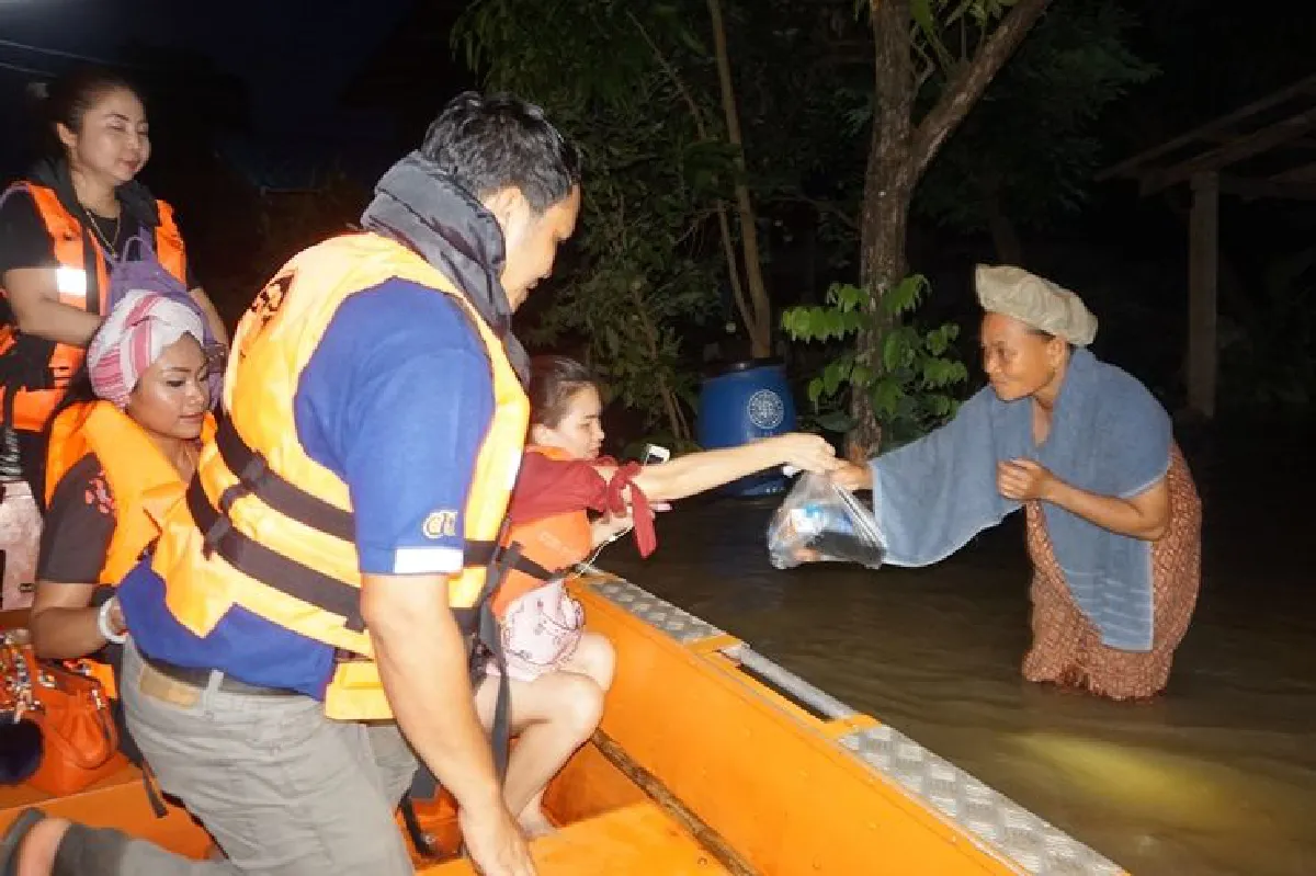 ลำน้ำอูนทะลักท่วมนาหว้าบ้านจม200หลังคาเรือน