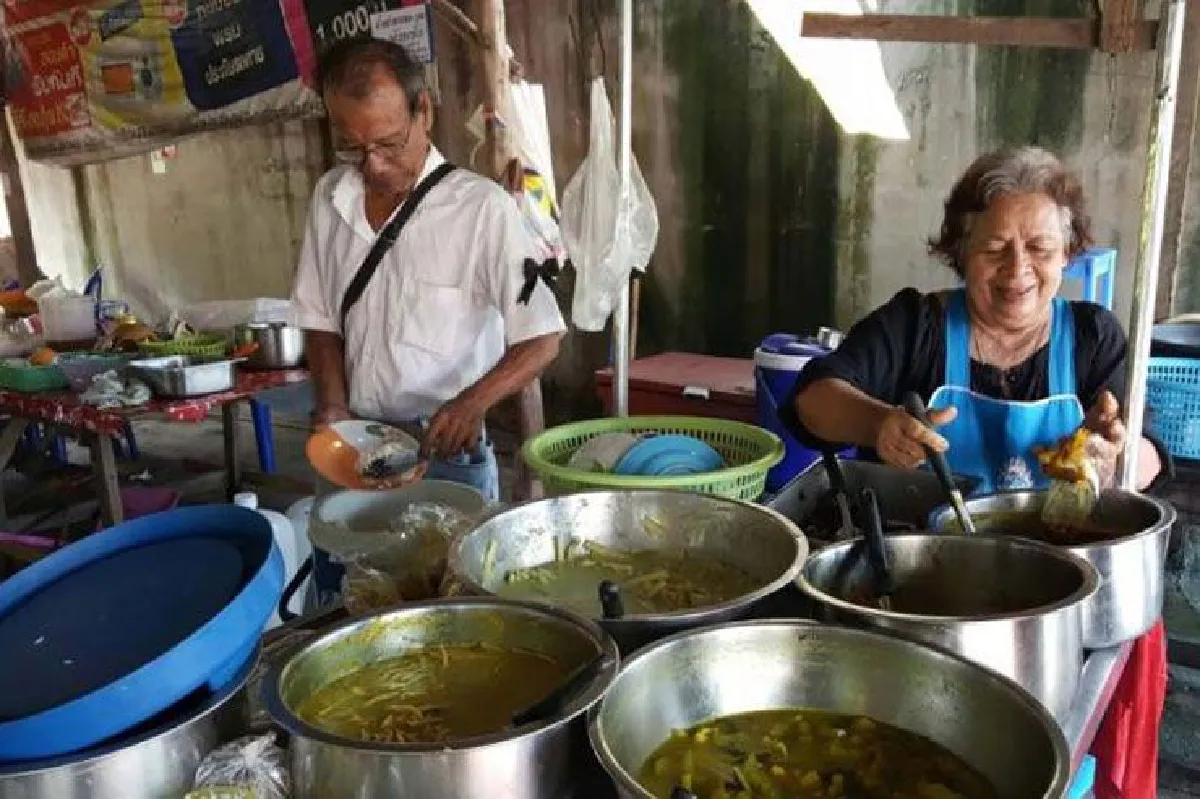 สวนกระแสข้าวยาก...หมากแพง ร้านข้าวแกงป้าคิน ชามละ 25 บาท