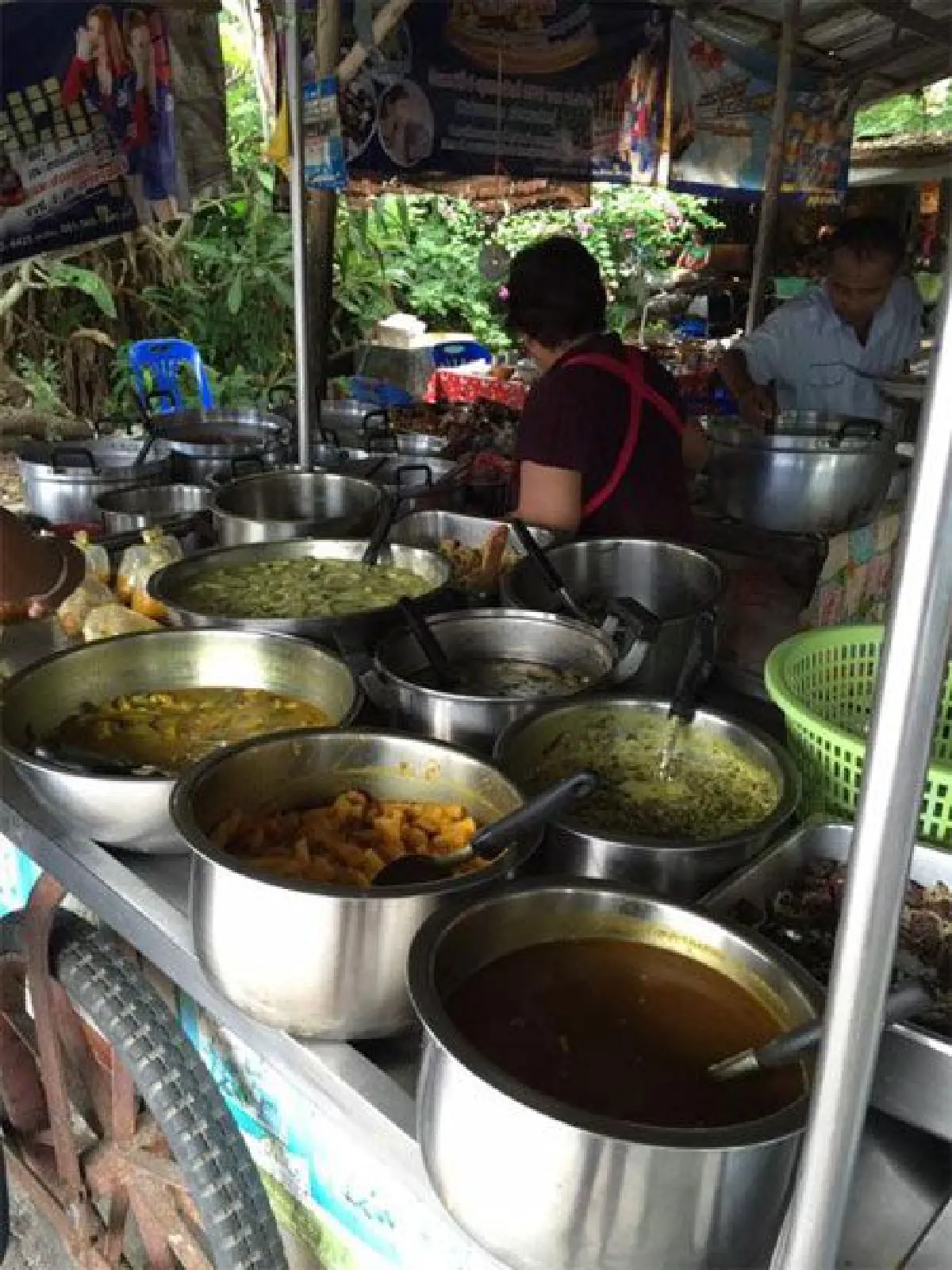 สวนกระแสข้าวยาก...หมากแพง ร้านข้าวแกงป้าคิน ชามละ 25 บาท