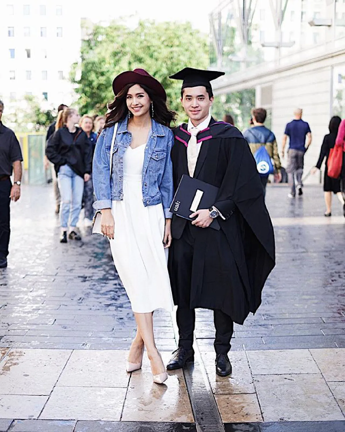 มารี เบิร์นเนอร์ ล่องเรือสวีทแฟนหนุ่มไฮโซที่ซานโตรินี