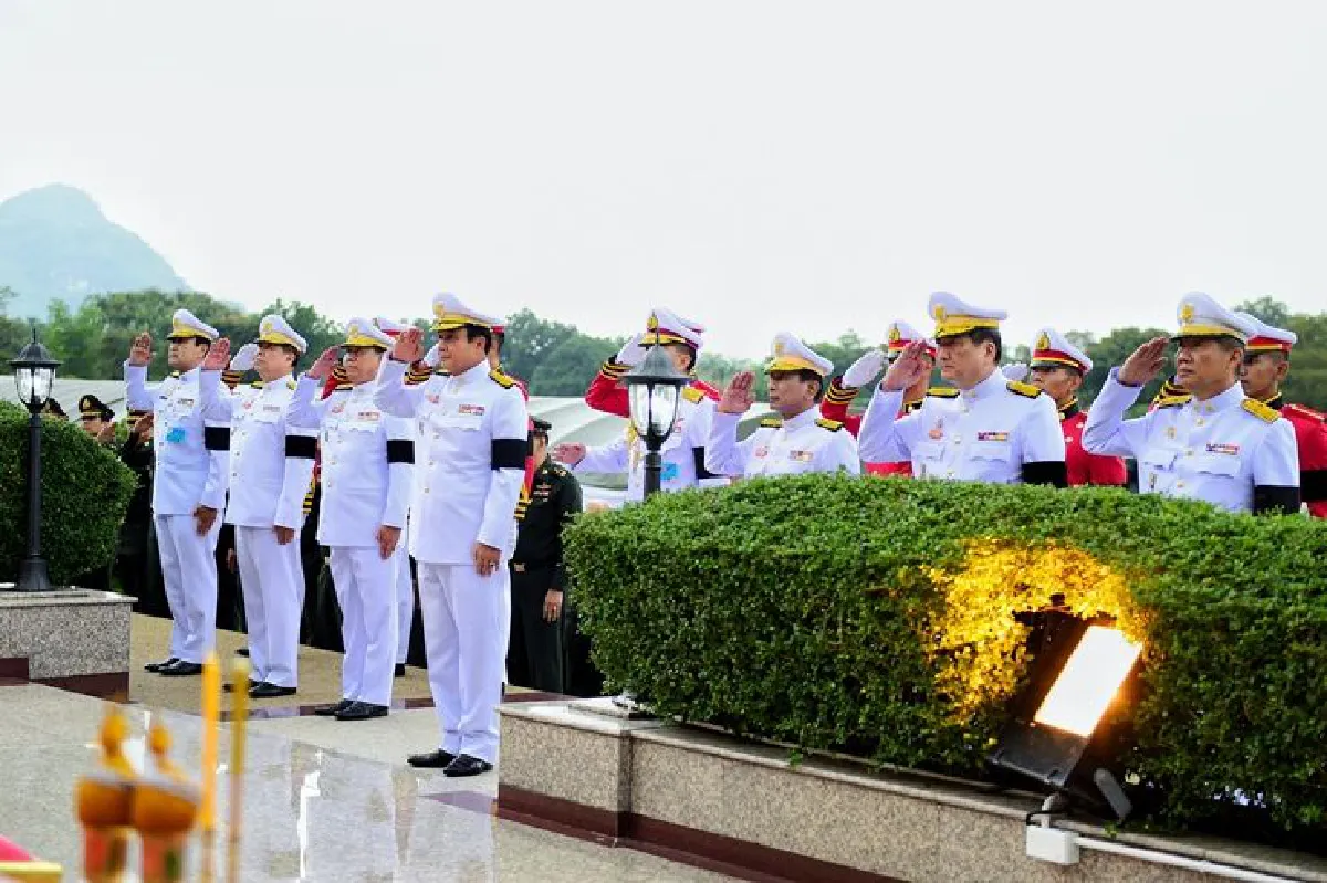 นายกฯวางพานพุ่มวันพระราชทานกำเนิดโรงเรียนนายร้อย