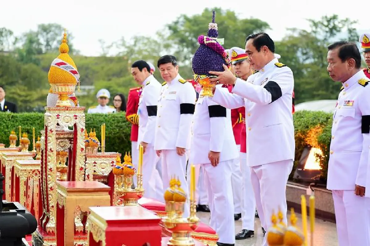 นายกฯวางพานพุ่มวันพระราชทานกำเนิดโรงเรียนนายร้อย