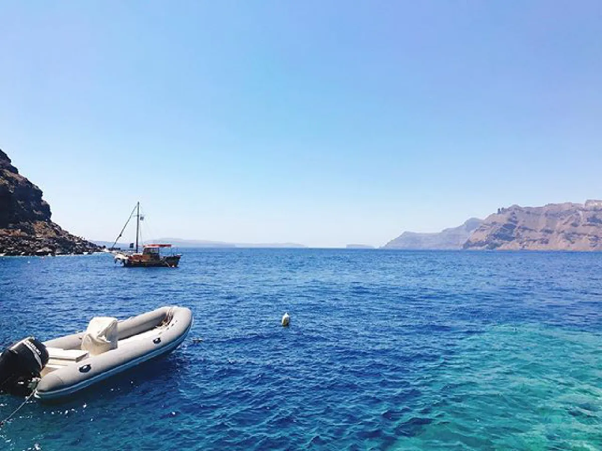 มารี เบิร์นเนอร์ ล่องเรือสวีทแฟนหนุ่มไฮโซที่ซานโตรินี