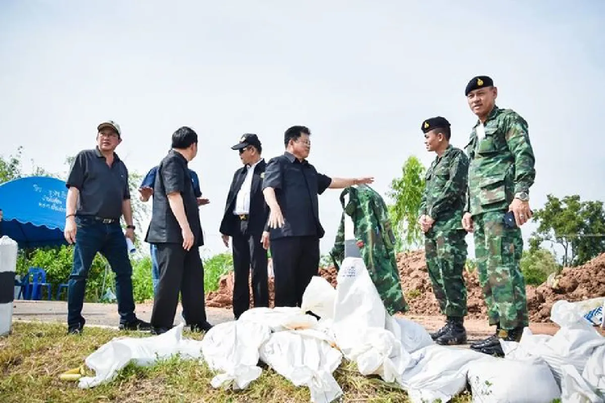 กรมชลระดมคนเครื่องจักรซ่อมพนังกั้นลำนำชี