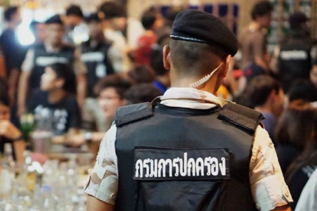 บิ๊กตู่สั่งคุมเข้มร้านเหล้าละเมิดกฎหมาย ขอประชาชนร่วมแจ้งเบาะแส บิ๊กตู่สั่งคุมเข้มร้านเหล้าละเมิดกฎหมาย ขอประชาชนร่วมแจ้งเบาะแส