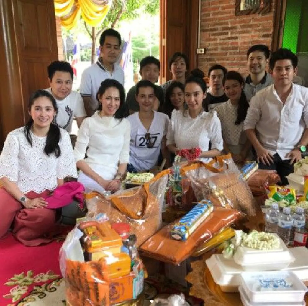 "อั้ม พัชราภา" สมฉายา นางเอกสายบุญ