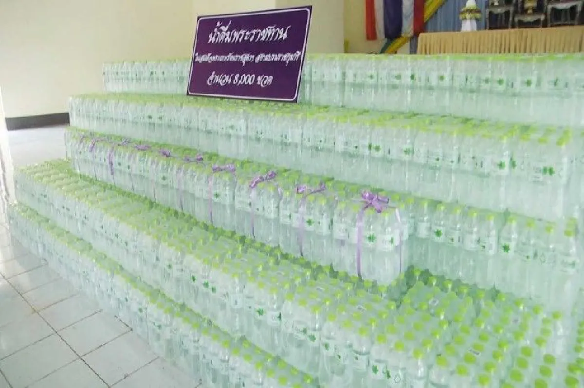สมเด็จพระเทพฯพระราชทานน้ำดื่ม 8 พันขวดช่วยผู้ประสบอุทกภัย