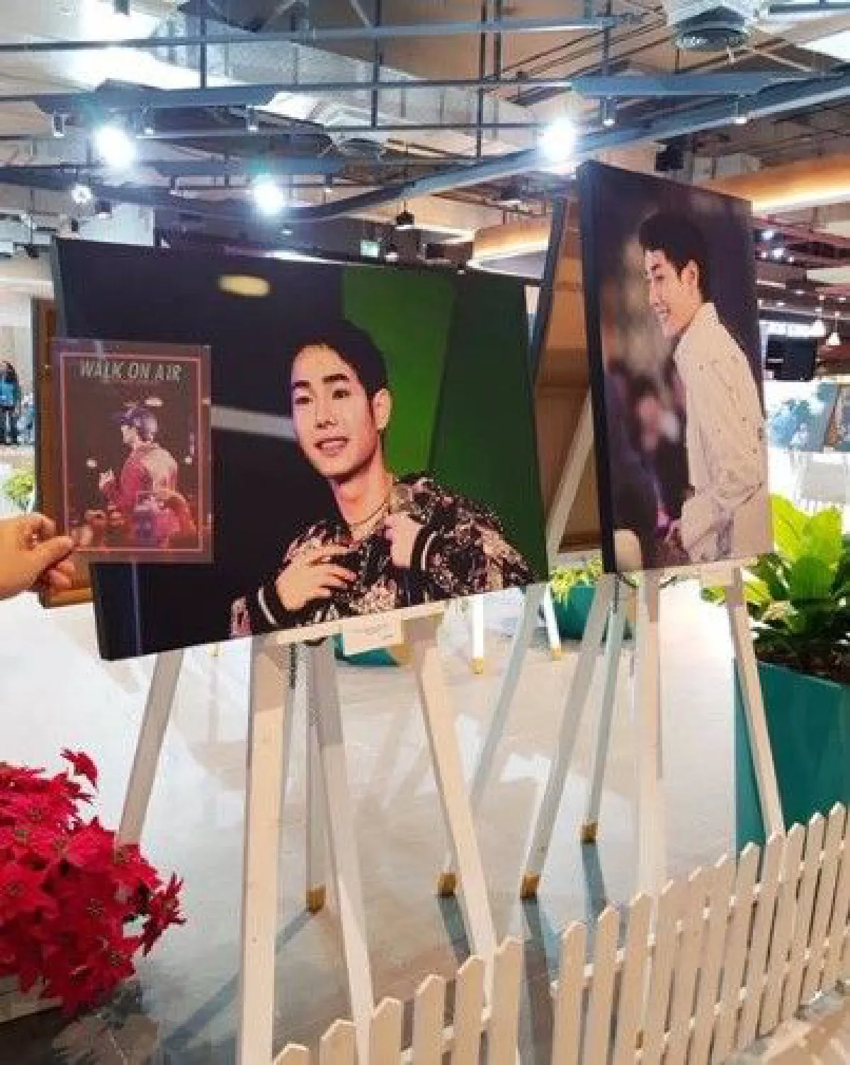 "เป๊ก ผลิตโชค" ยิ้มหน้าบาน แฟนคลับจัดนิทรรศการภาพถ่ายให้ในวันเกิด