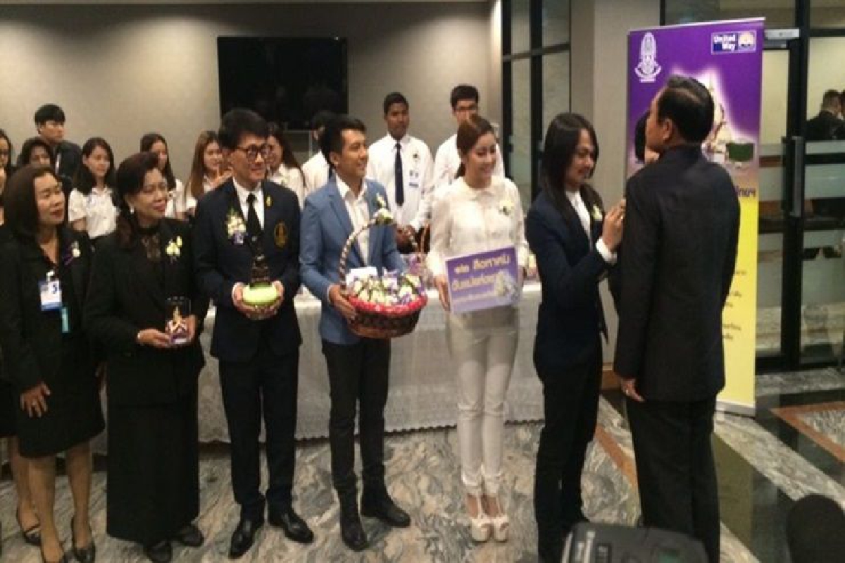 "บิ๊กตู่"ชวนรักแม่ พร้อมฝากอนาคตประเทศกับทุกคน "บิ๊กตู่"ชวนรักแม่ พร้อมฝากอนาคตประเทศกับทุกคน