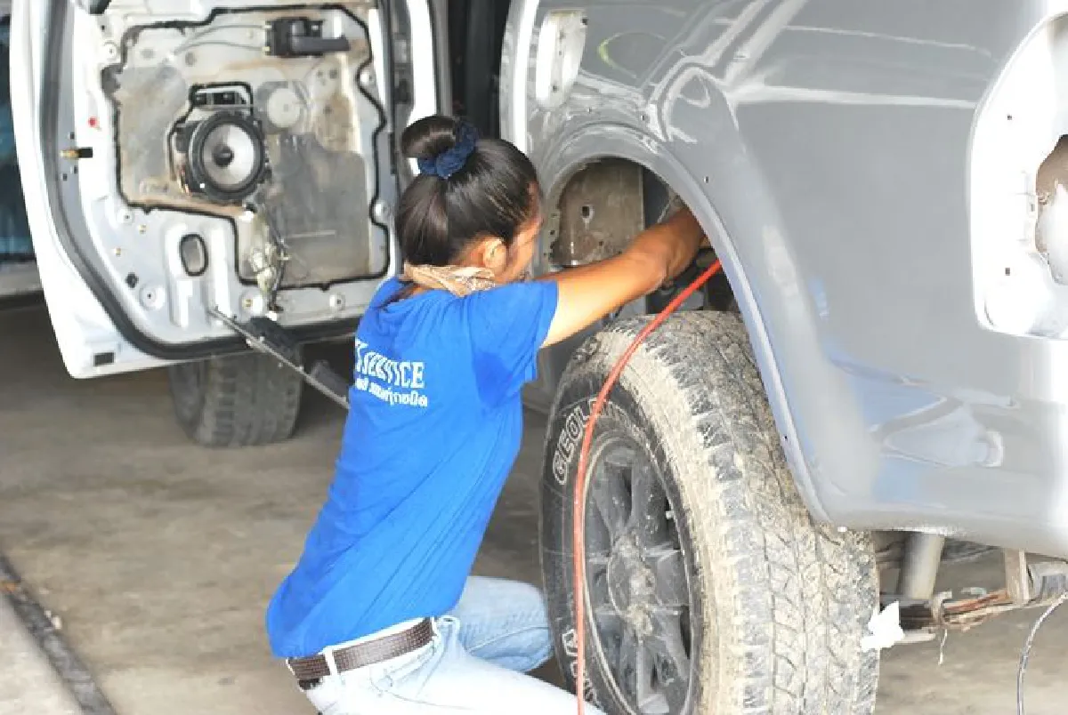 สาวออฟฟิศยอมทิ้งงานประจำเป็นช่างอู่รถยนต์