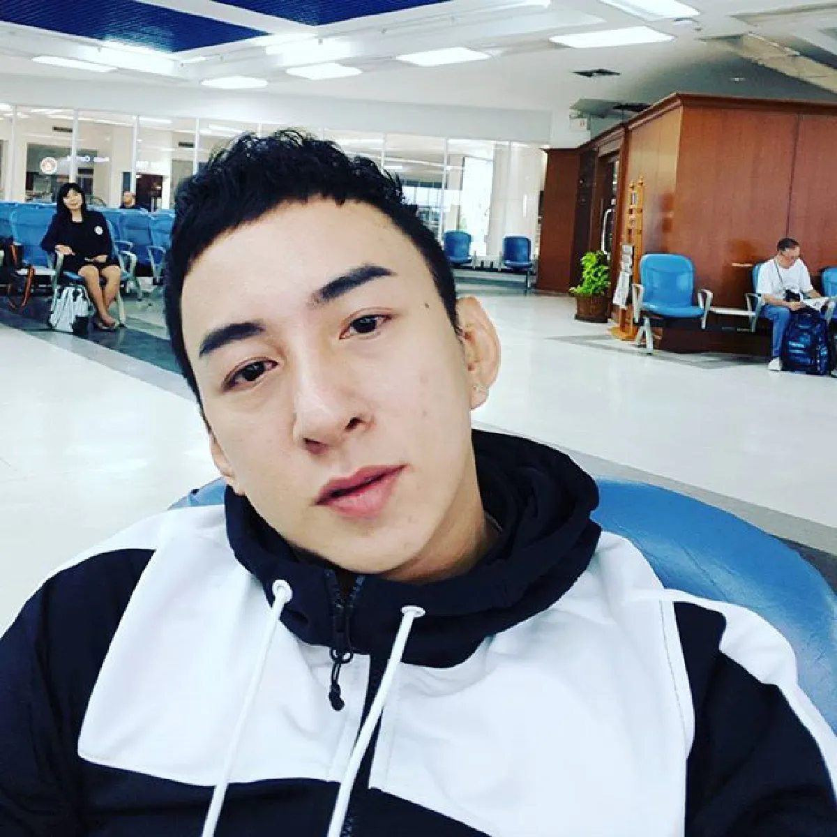 หน้าเด็กเว่อร์! ส่องภาพ บี พีระพัฒน์ นักร้องหนุ่มเสียงดีอายุ 45 ปีแล้ว