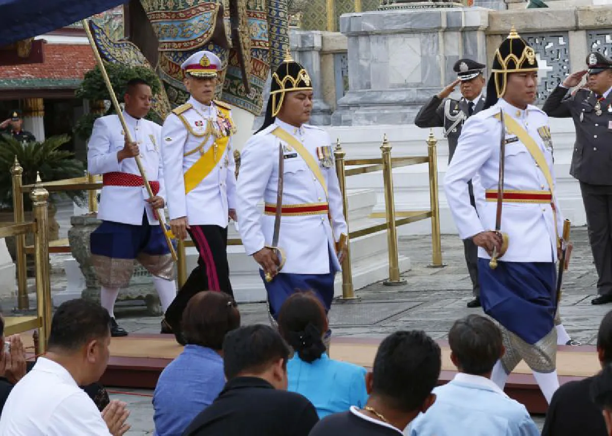 ร.10เสด็จเจริญพระพุทธมนต์เฉลิมพระชนมพรรษาสมเด็จพระนางเจ้าสิริกิติ์ฯ