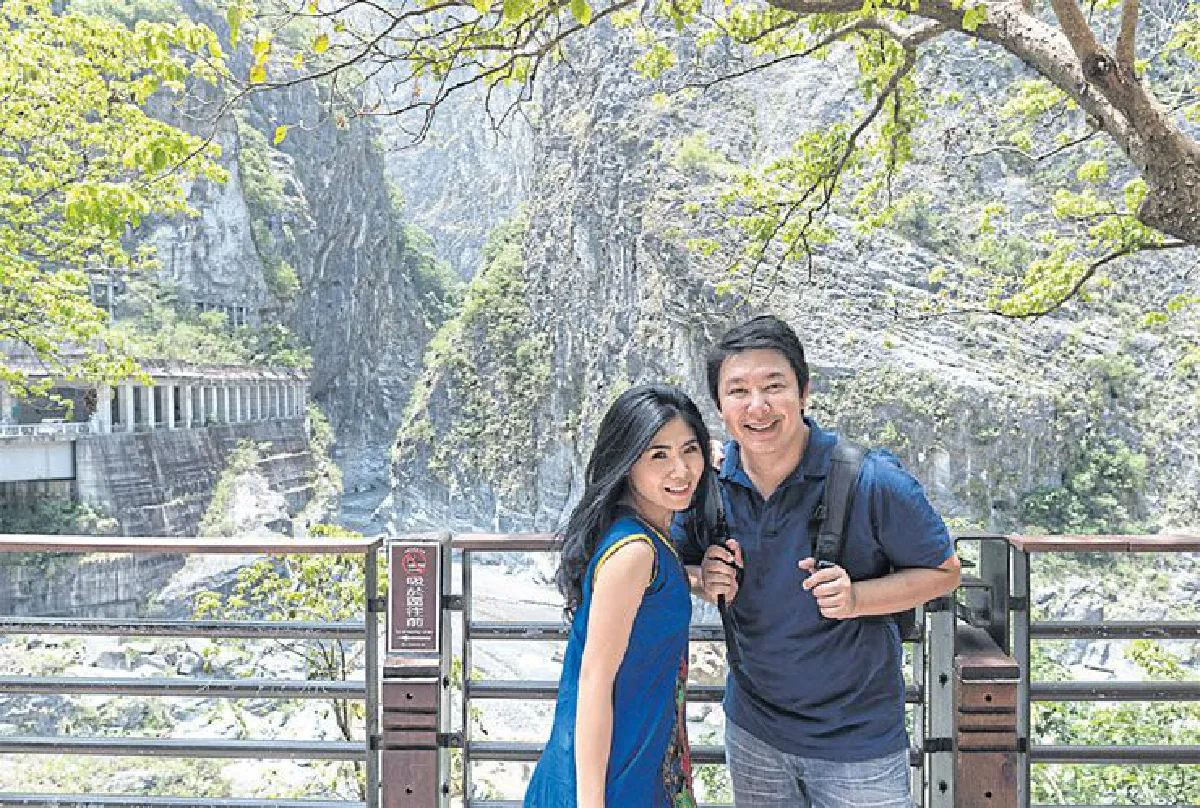 ‘หนีงานไปเที่ยว’ กับคู่รักตะลุยโลก