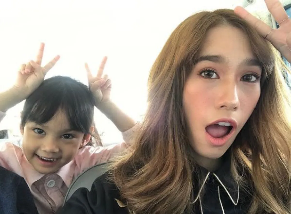 หญิงเก่งหัวใจแกร่ง! 12 ซิงเกิ้ลมัมสุดสตรองแห่งวงการบันเทิง