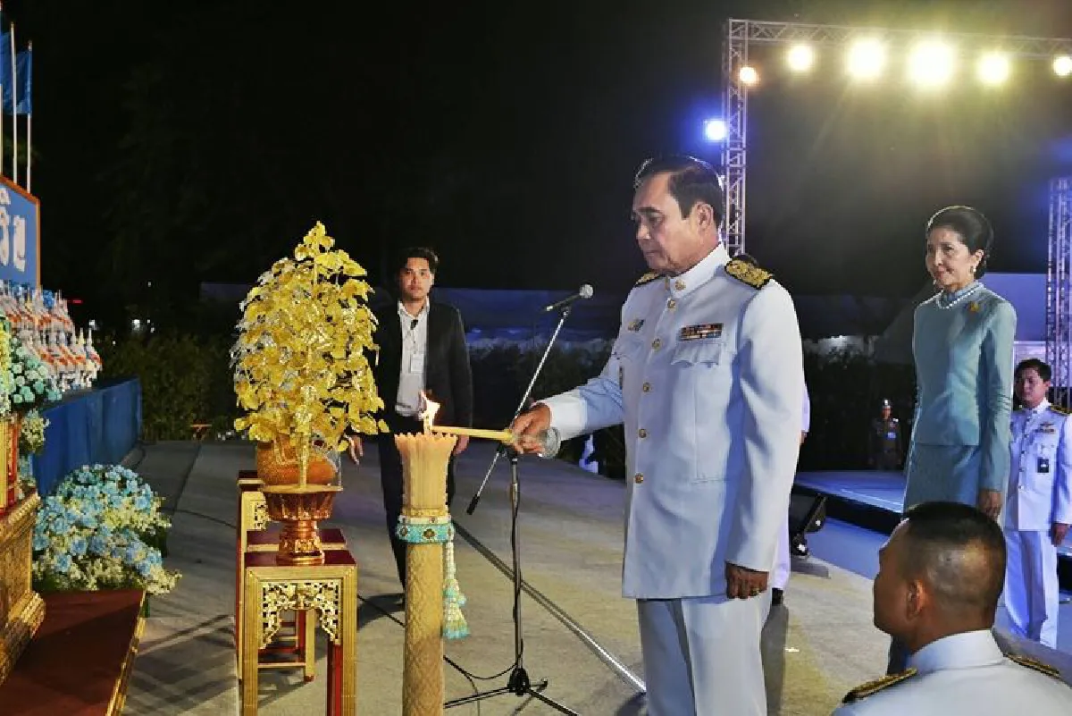 นายกฯนำจุดเทียนถวายพระพรวันเฉลิมพระชนมพรรษา